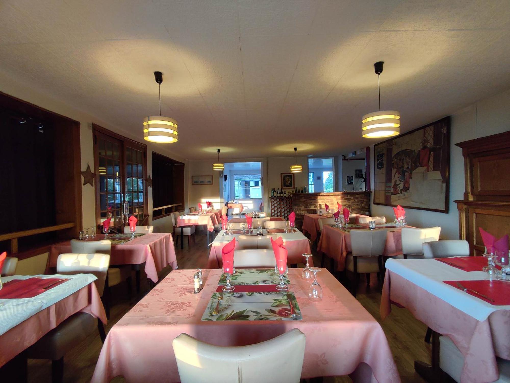 Hotel Aux Trois Rois Pont-Sur-Yonne Exteriér fotografie